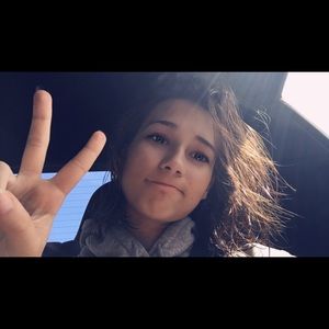 Meet your Posher, Alexia